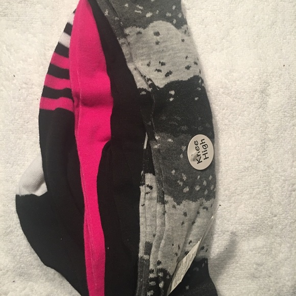 NWT 4 pairs of knee high socks no boundaries - Picture 4 of 5